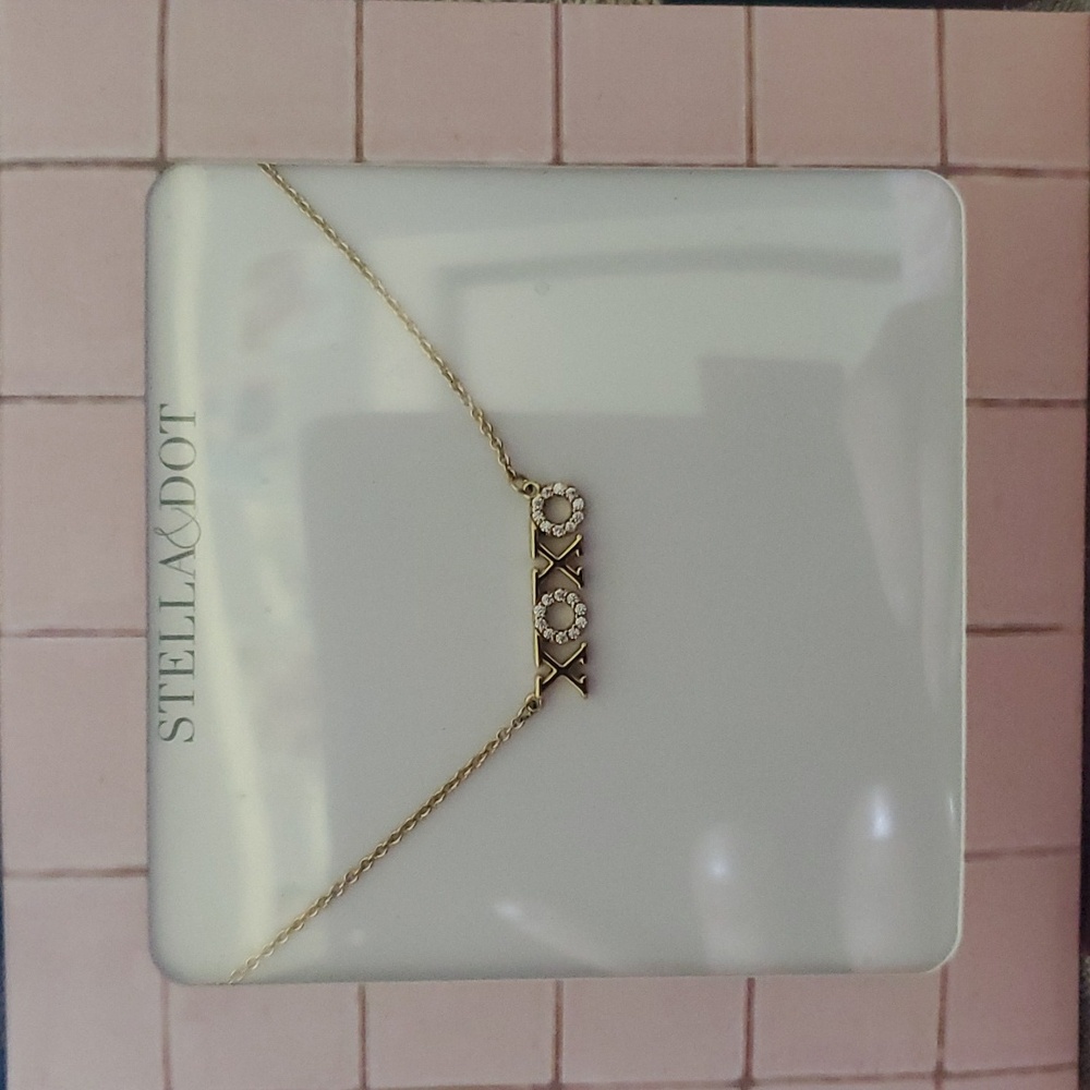 XOXO By STELLA&DOT Gold necklace
